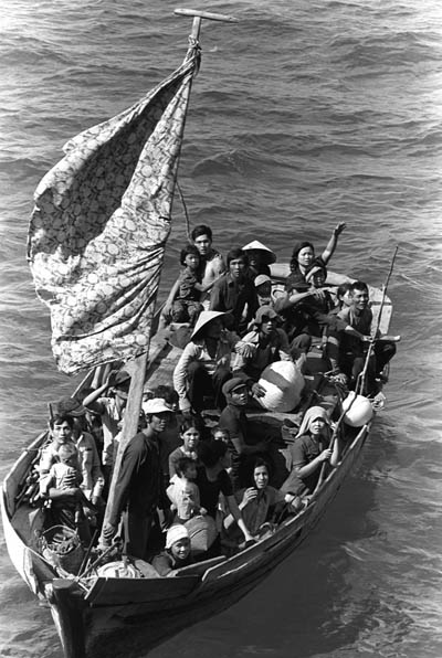 Vietnamese boat people are pictured in an undated photo. A California Salesian priest who as a child was among refugees fleeing Vietnam by boat after the fall of Saigon recently wrote an open letter President Donald Trump offering to swap his own citizenship with a refugee from one of the Muslim-majority countries subject to Trump's travel ban. (CNS photo/Wikipedia) 