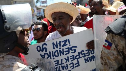 Hundreds protest in Miami over Haitian immigration status