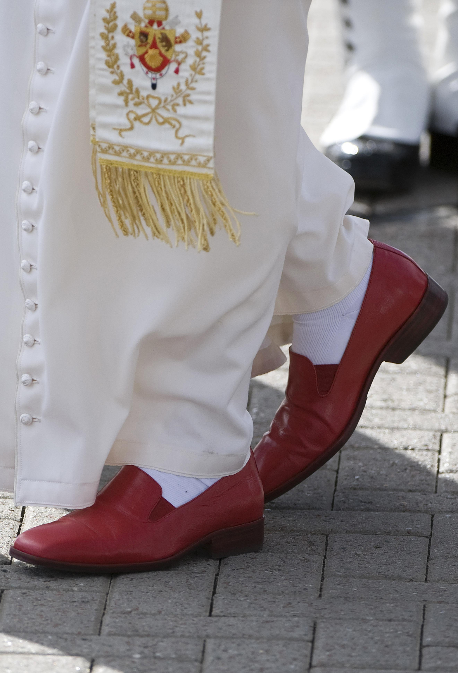 Pope Benedict to be â€˜pope emeritusâ€™ or â€˜Roman pontiff emeritus