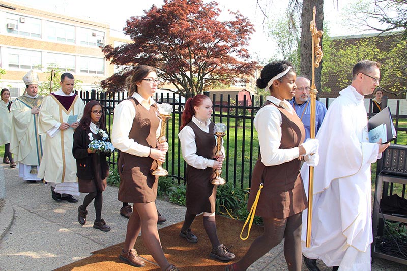After Mass, students lead the entire school community in procession to the front of the school where Bishop McIntyre blessed the Our Lady of the Highways statue. (Sarah Webb)