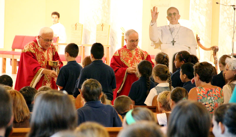 Msgr. John Marine and Fr. Mike Davis distribute communion