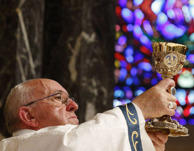 Pope Francis raises the chalice, once used by the fourth bishop of Philadelphia and first male saint from the Philadelphia Archdiocese, St. John Neumann, as Francis celebrates Mass with representatives from the Archdiocese of Philadelphia at the Cathedral Basilica of SS. Peter and Paul in Philadelphia Sept. 26. (CNS photo/Paul Haring) 
