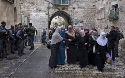 Israeli and border police stand guard Oct. 9 near a gate to the compound known by Muslims as the Haram al-Sharif and by Jews as the Temple Mount in Jerusalem. (CNS photo/Jim Hollander, EPA)
