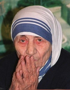 Blessed Teresa of Kolkata, founder of the Missionaries of Charity, is pictured in a 2002 photo. Brazilian Father Elmiran Ferreira Santos, pastor of Our Lady of Aparecida Parish in Sao Paulo, believes prayers to Blessed Teresa for a parishioner with brain tumors led to a possible miracle. (CNS photo/Thomas Cheng, EPA)