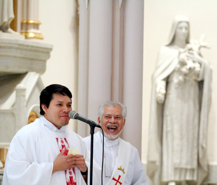 Father Arturo Chagala, parochial admistrator, and Deacon Isreal Rosario welcome the community at the beginning of mass.