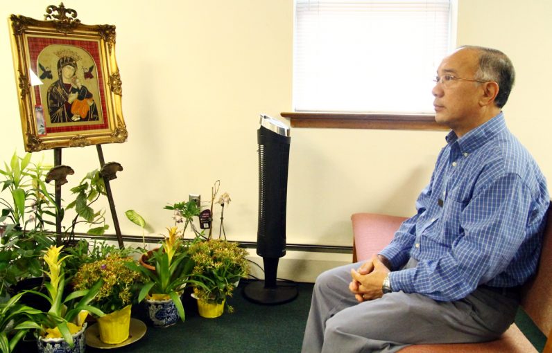 Chinh Dinh prays in the chapel at the Aquinas Center. (Sarah Webb)