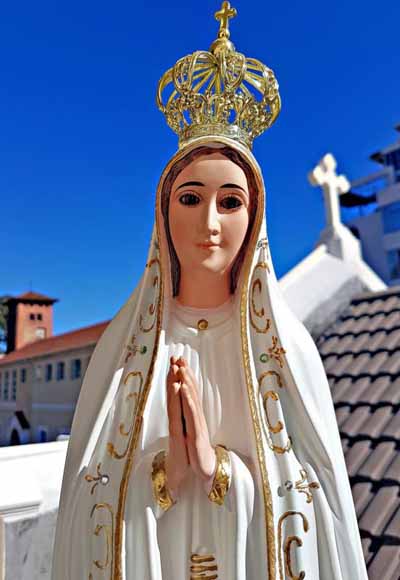 One of the more than 1,000 statues of Our Lady Fatima that retired Portuguese businessman Jose Camara has sent to parishes around the world is seen in Cape Town, South Africa. (CNS photo/Gunther Simmermacher) 