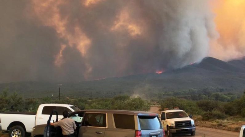 Arizona fire forces residents from homes; blaze fueled by high winds ...