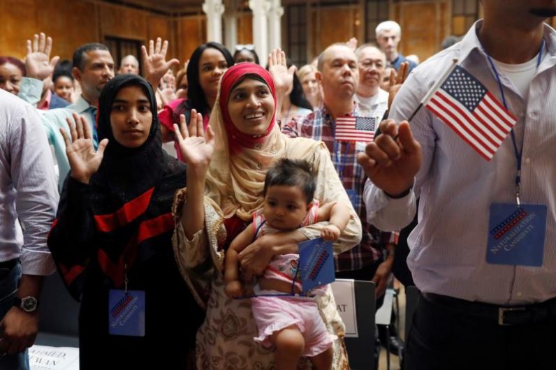 New citizens. Гражданин америки. New citizens. Американцы сша граждане. Индусы толпа.