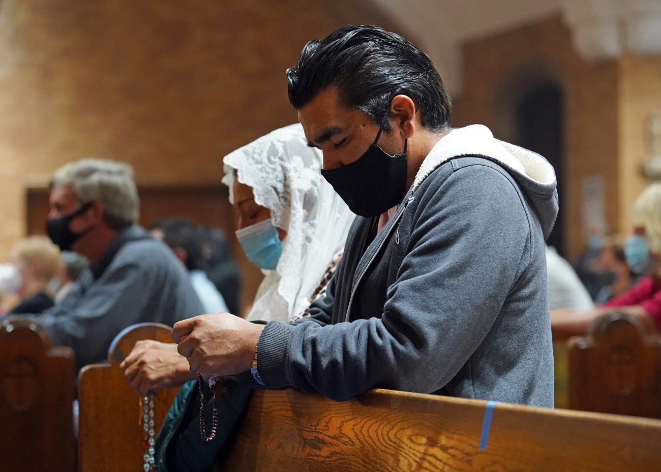 Bishops say ‘Rosary for America’ Oct. 7 imperative for a country in