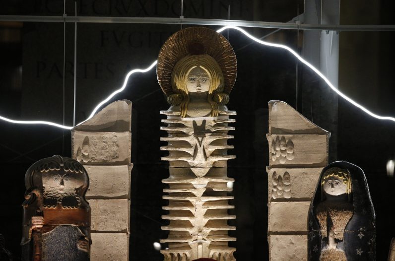 Away with the manger? Vatican's Nativity scene spurs controversy ...