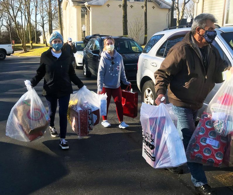 Delco parish delivers early Christmas to care center - Vimarsana News