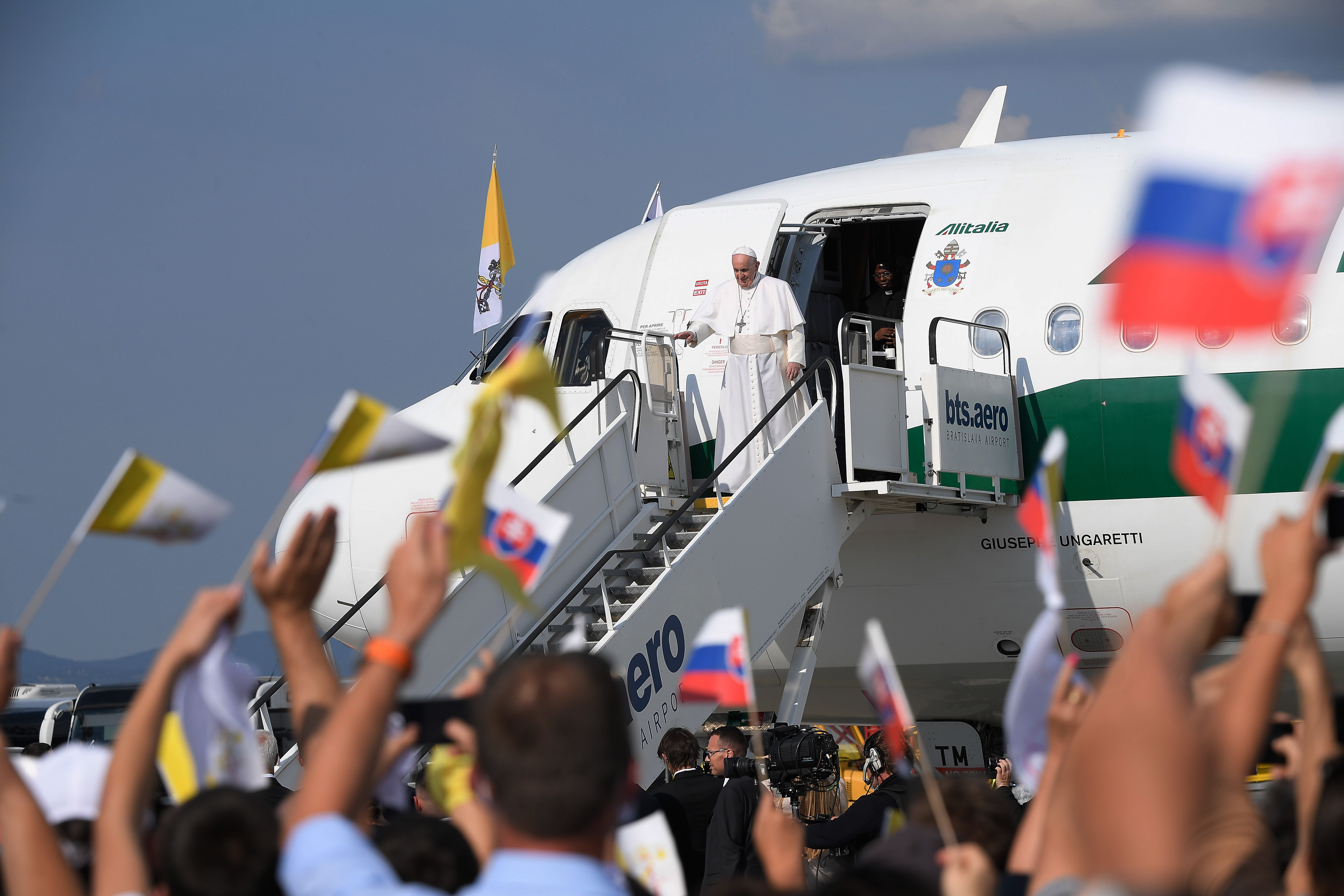 After warm welcome to Slovakia, pope encourages Christian leaders to unite