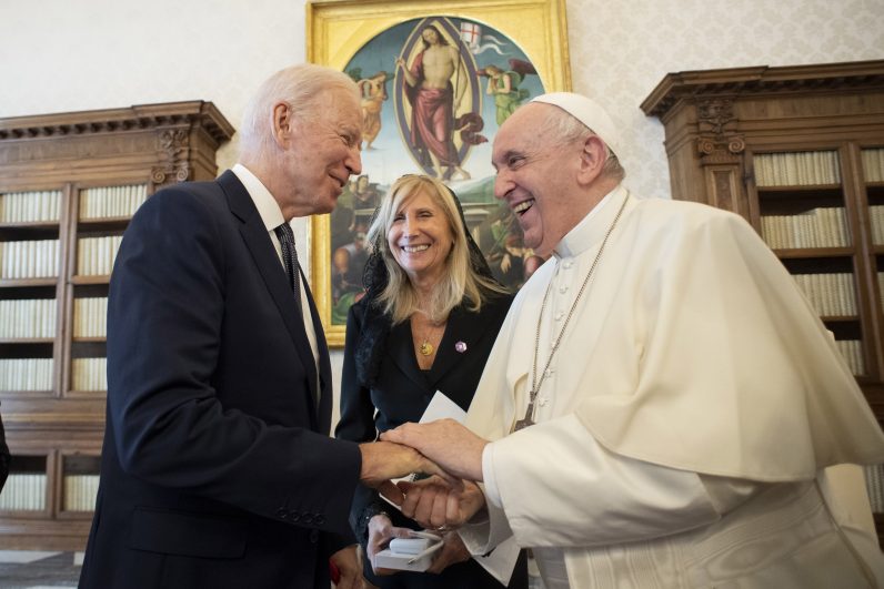 Biden thanks pope for speaking up for the poor, fighting climate crisis - Vimarsana News