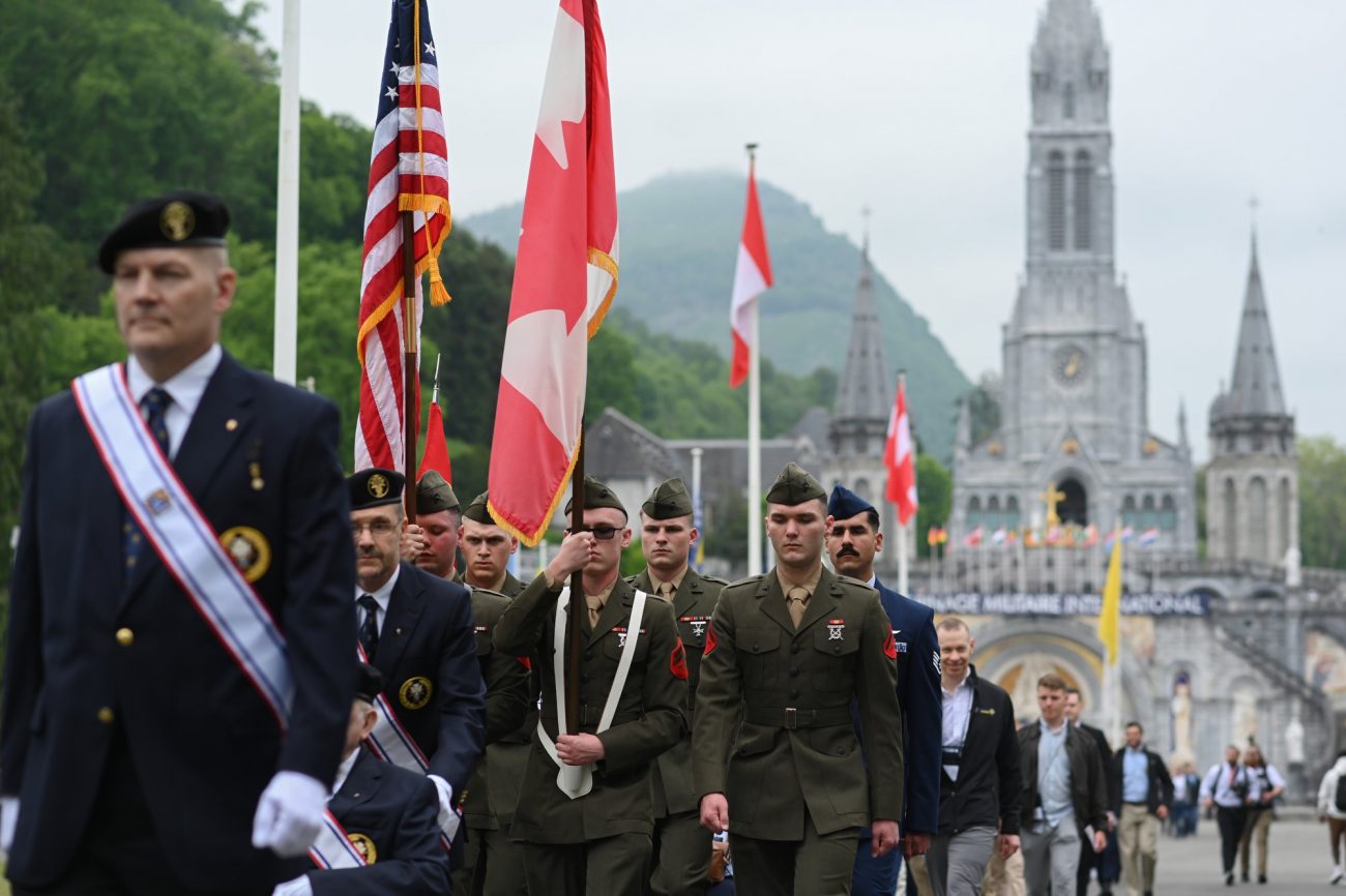 ‘Warriors to Lourdes’ make prayer kits for Ukrainian soldiers