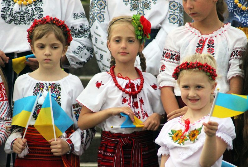 Local Ukrainian priest offers prayers for kids back home, and everywhere - Vimarsana News