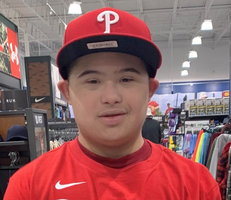 Catholic school student winds up to throw first pitch at Phillies game - Vimarsana News