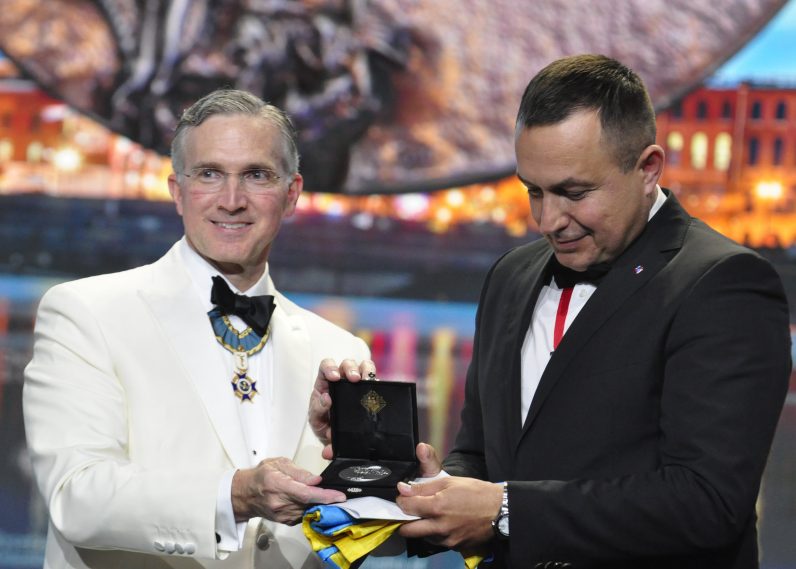 Fraternal order honors Ukrainian Knight for leading war relief efforts - Vimarsana News