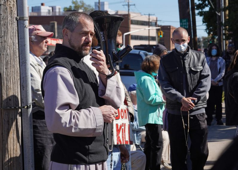 Friar charged with blocking access to Long Island Planned Parenthood clinic - Vimarsana News