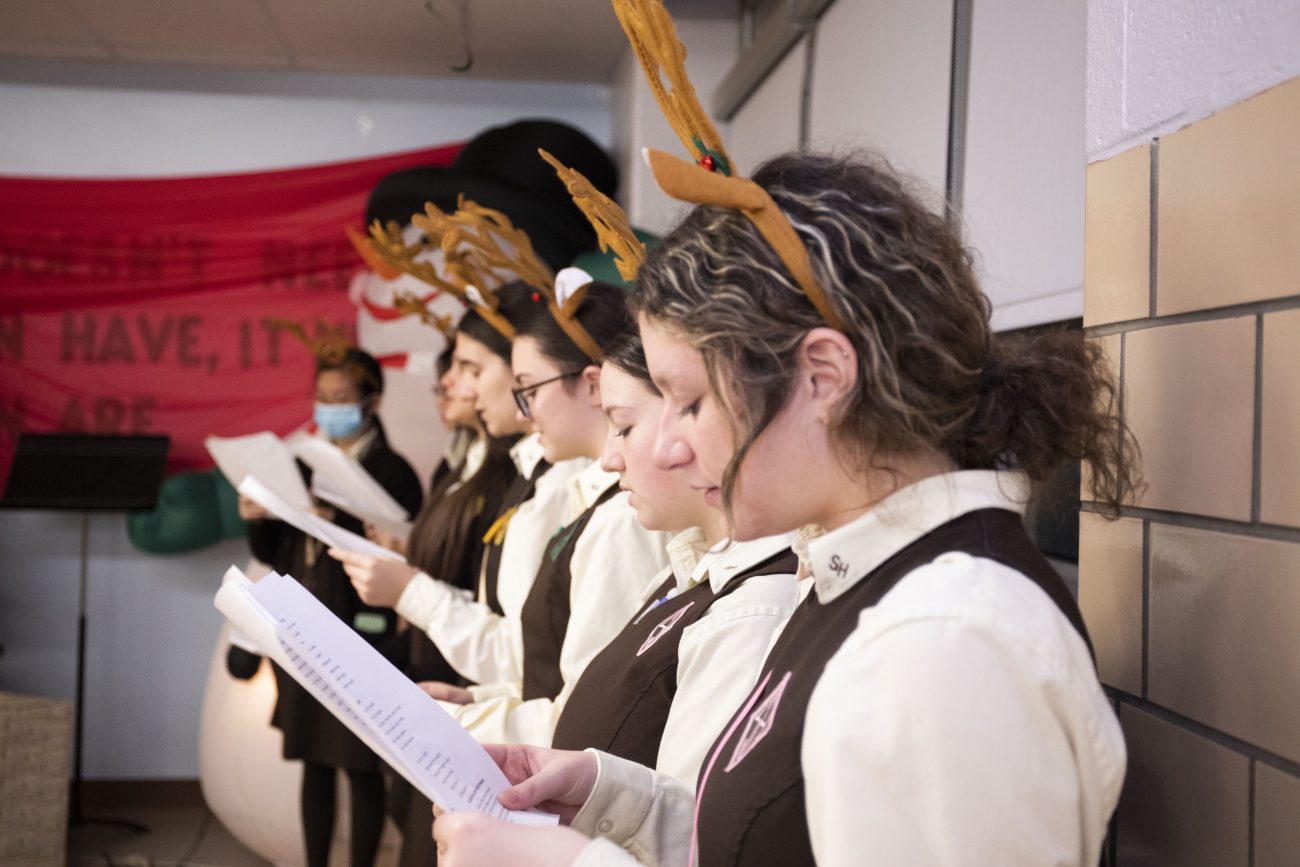 Saint Hubert celebrates Christmas season with caroling, check