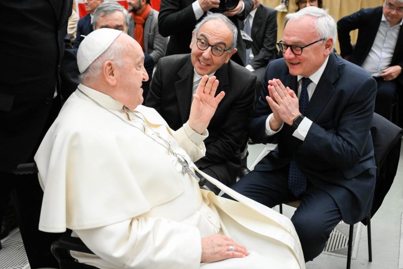Catholic Communicators Must Help People Overcome Divisions, Pope Says - Vimarsana News
